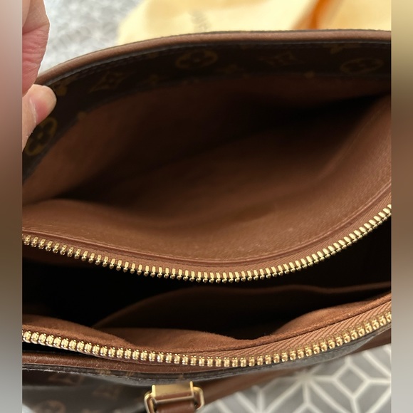 Authentic Louis Vuitton Pallas MM - Picture 16 of 16